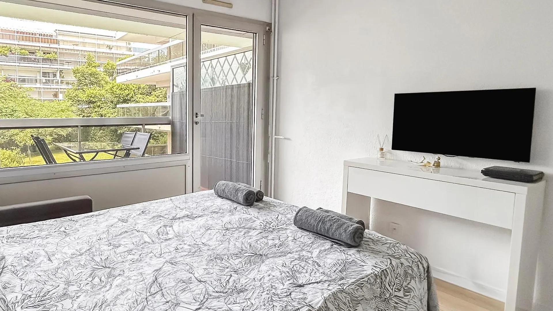 Holiday home Joli Studio 4Pers Piscine Tout Confort Juan-les-Pins France