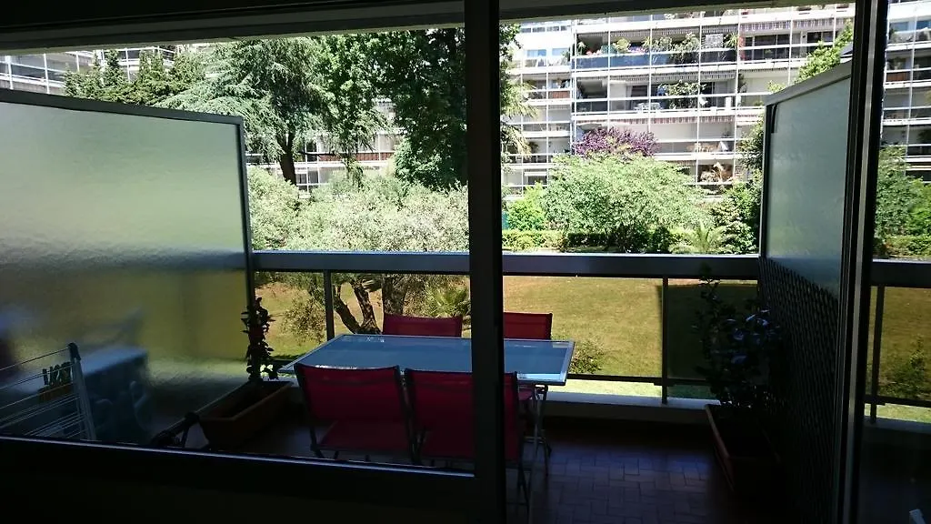 Holiday home Joli Studio 4Pers Piscine Tout Confort Juan-les-Pins France